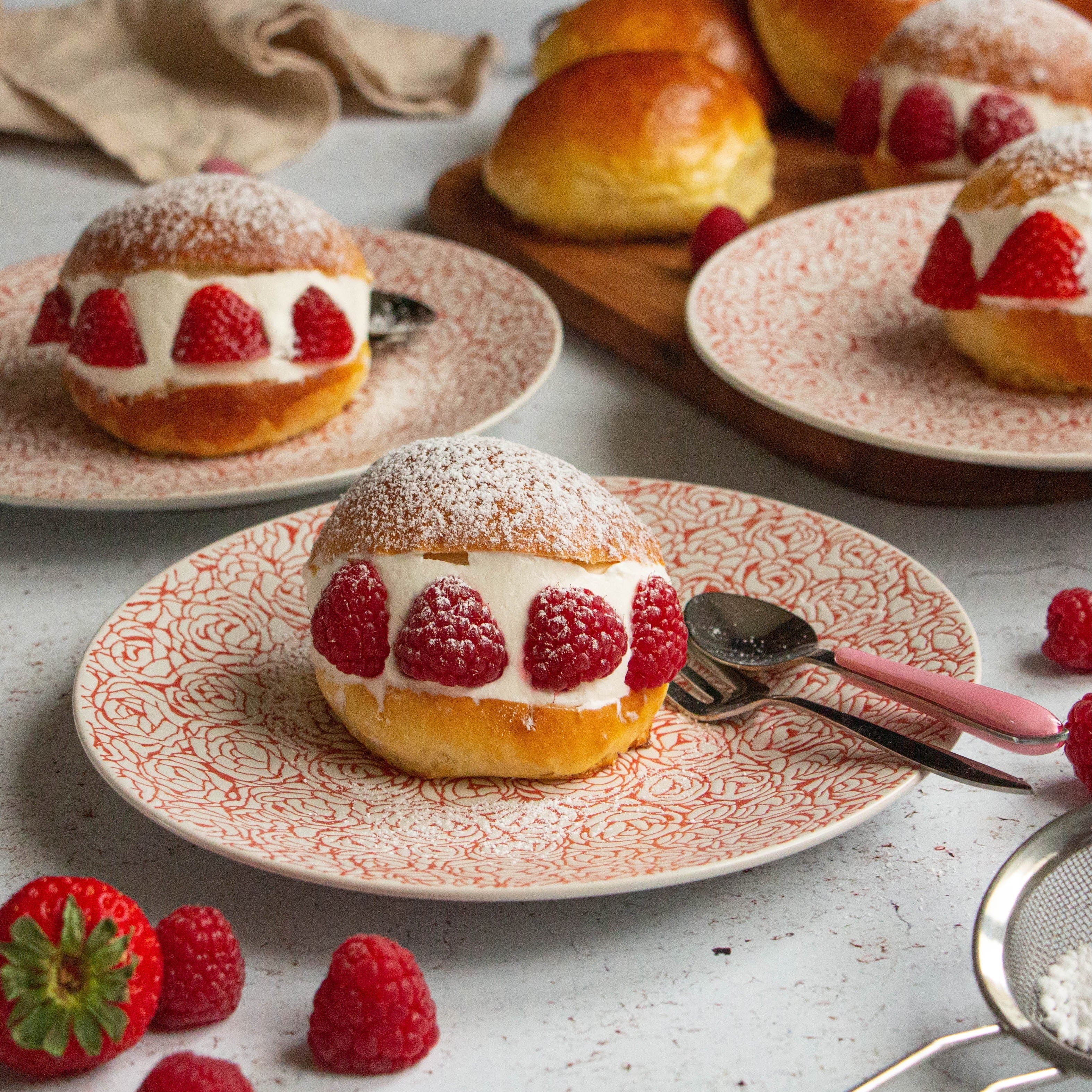 Maritozzi aux fruits rouges